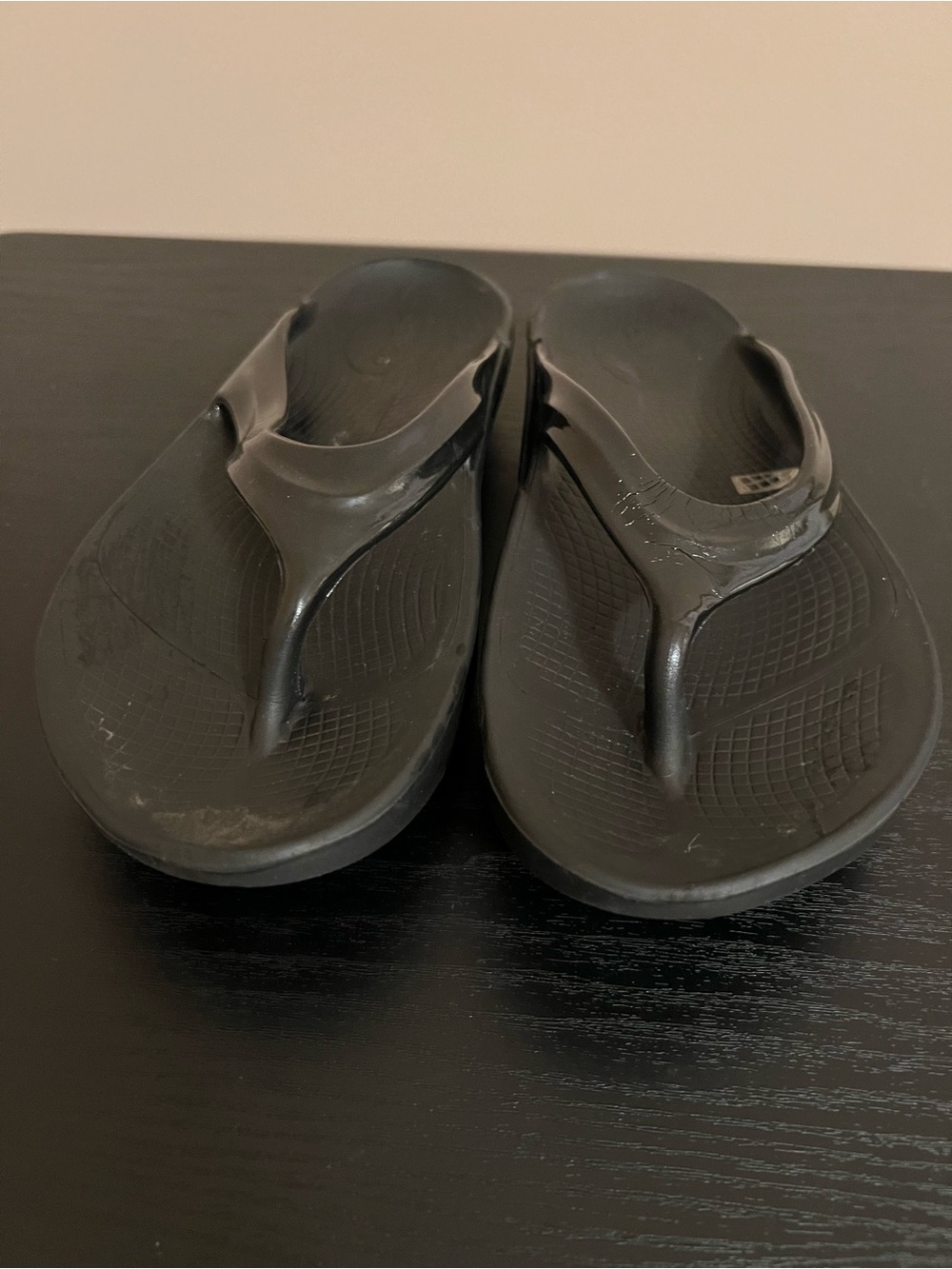 OOFOS SIZE 7/38 W/38 BLACK OOmegaTHONG PLATFORM FLIP FLOP SANDALS - Picture 3 of 5